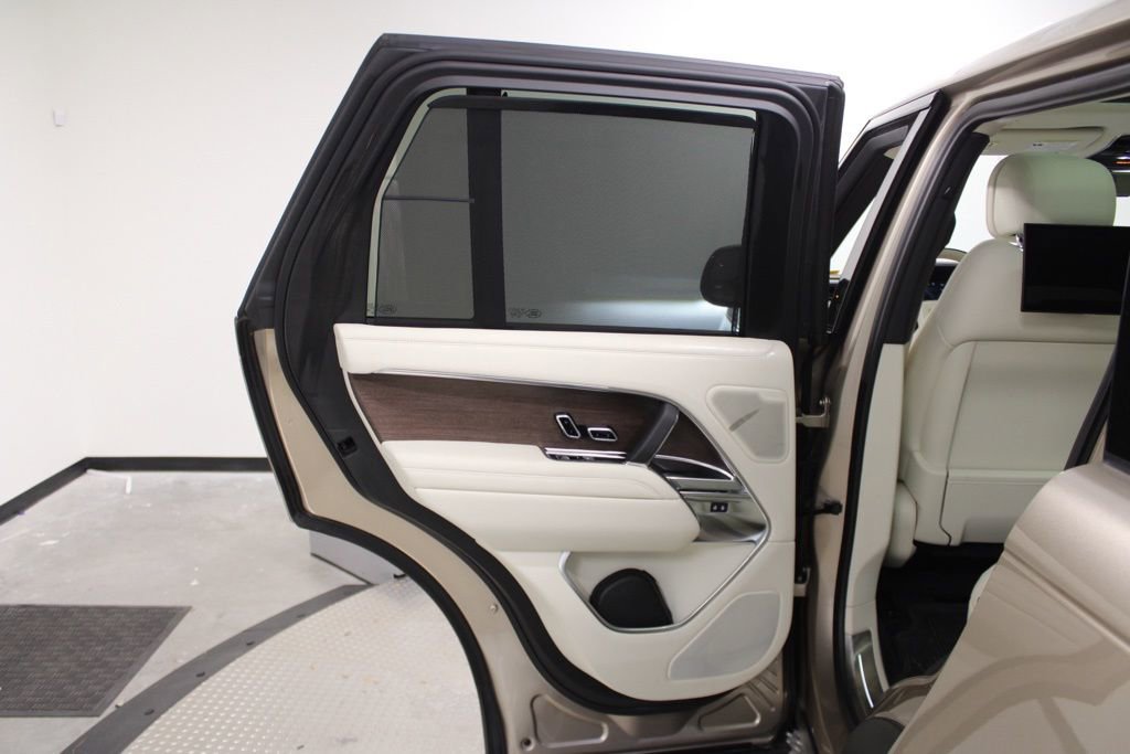 Used 2023 Land Rover Range Rover Autobiography image 37