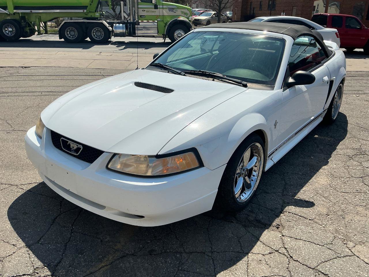 Used 2000 Ford Mustang Convertible RWD image 7