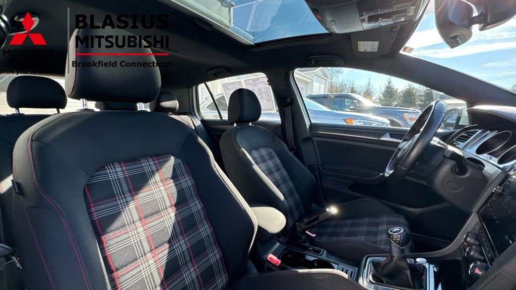 Used 2018 Volkswagen GTI SE image 17