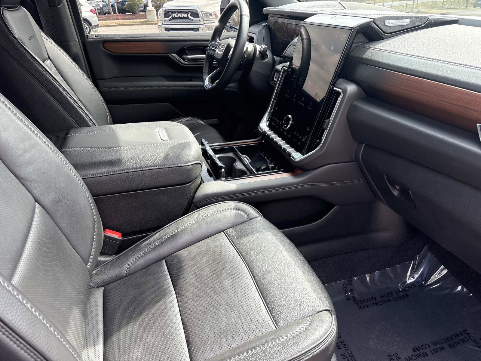 Certified 2025 GMC Yukon Denali image 34