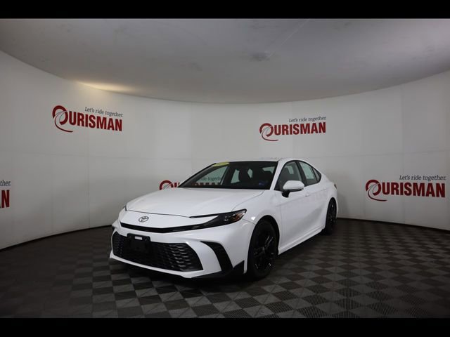 Used 2025 Toyota Camry SE w/ Convenience Package image 3