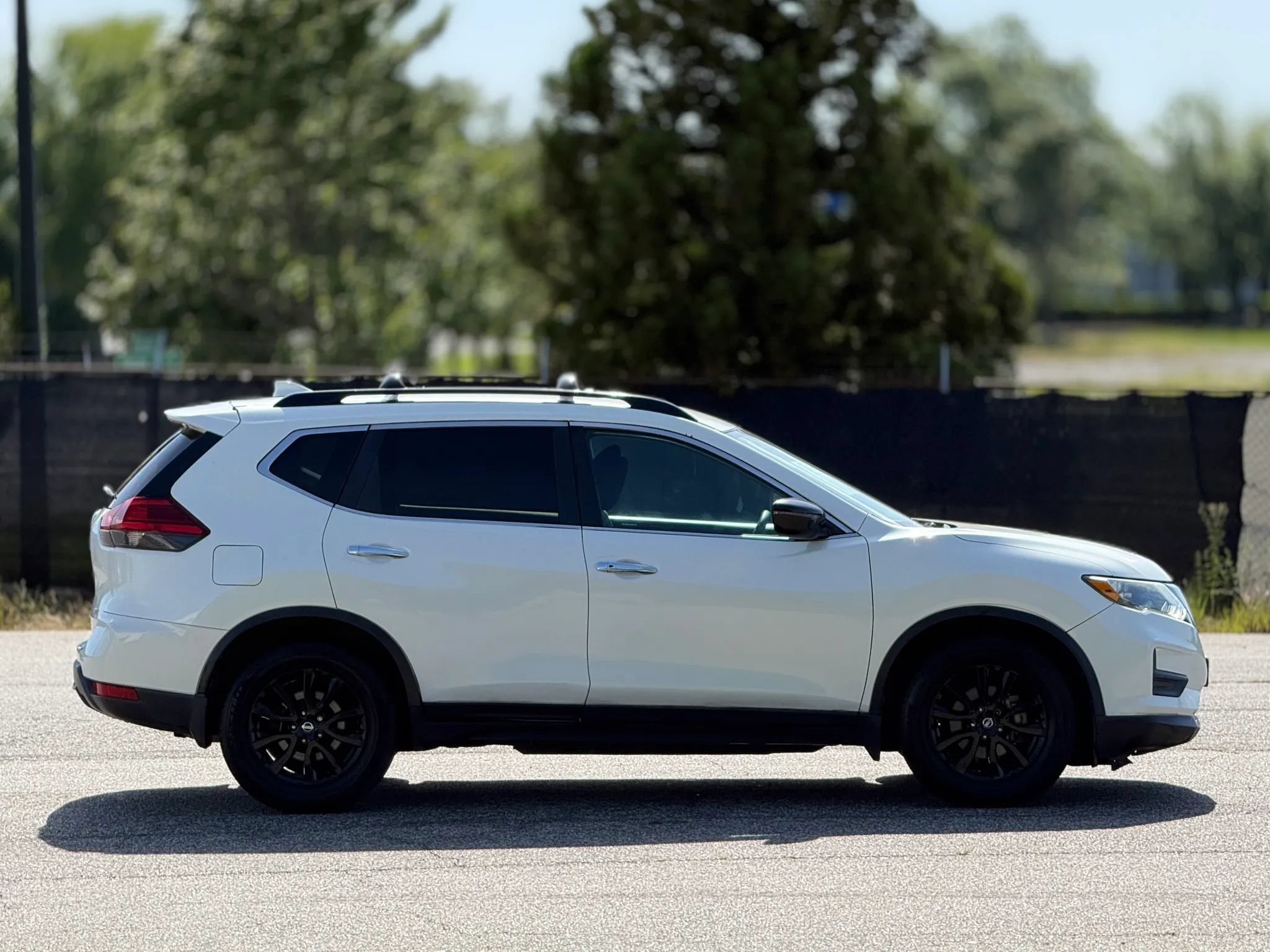 Used 2017 Nissan Rogue SV w/ Midnight Edition FWD image 7