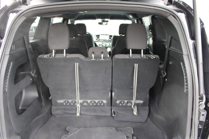 Used 2024 Chrysler Pacifica Touring image 22