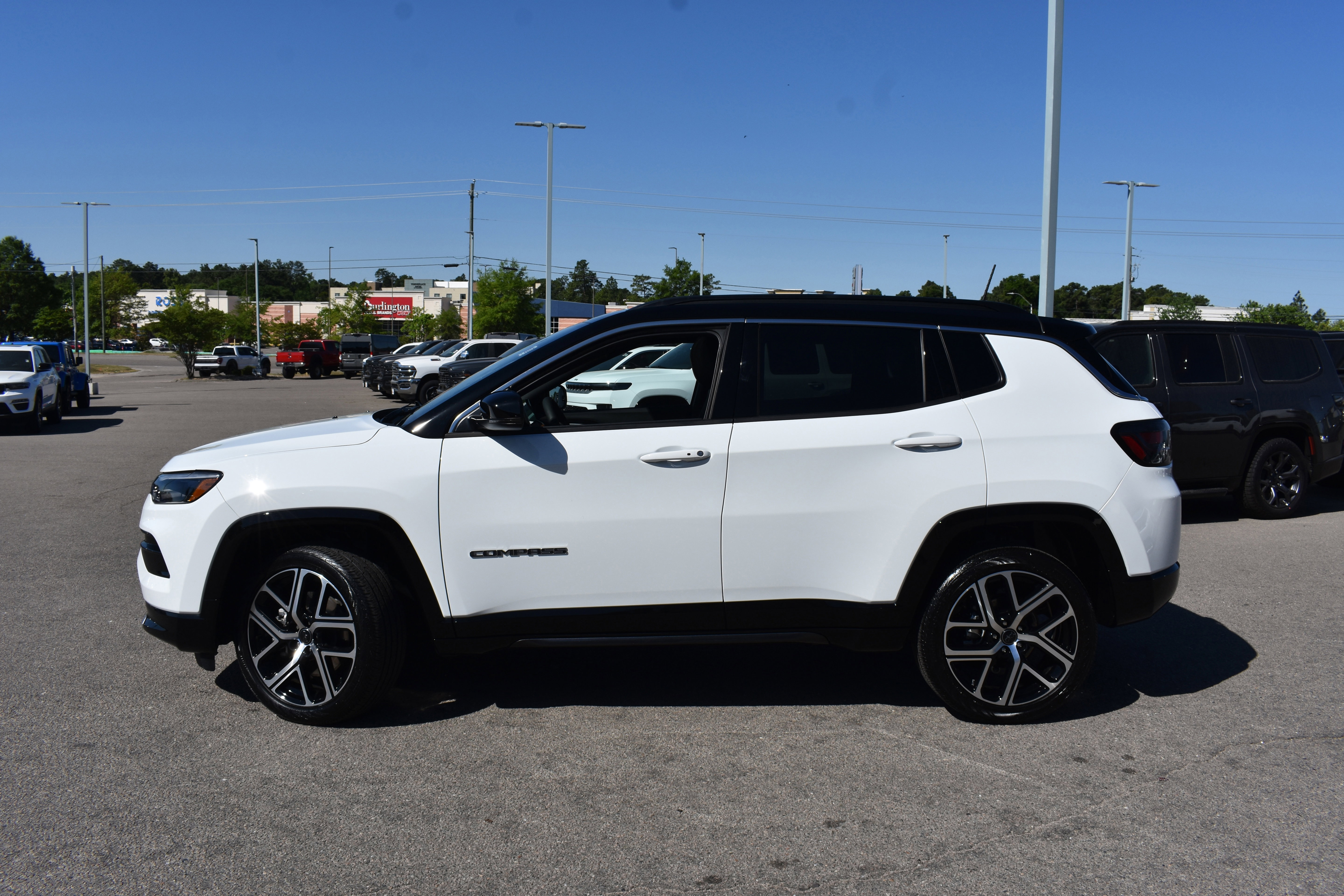 Used 2025 Jeep Compass Limited w/ Elite Group image 6