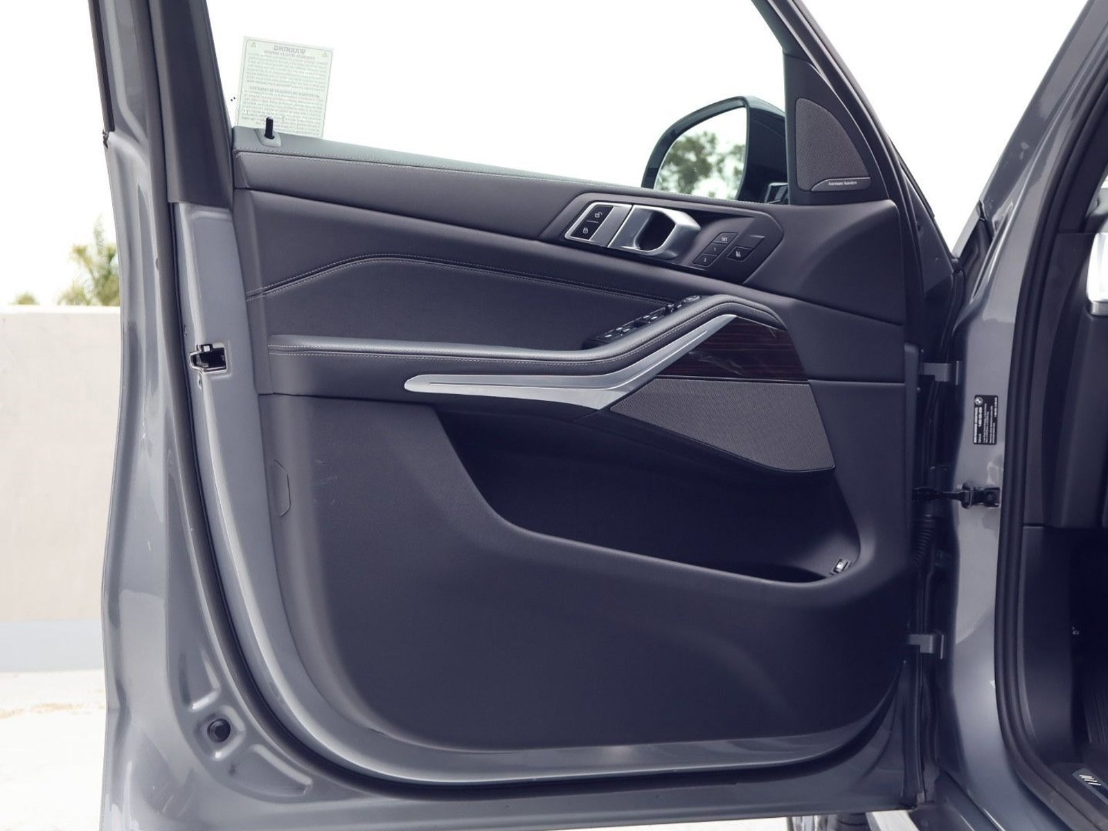 Used 2025 BMW X5 xDrive50e w/ Executive Package image 13