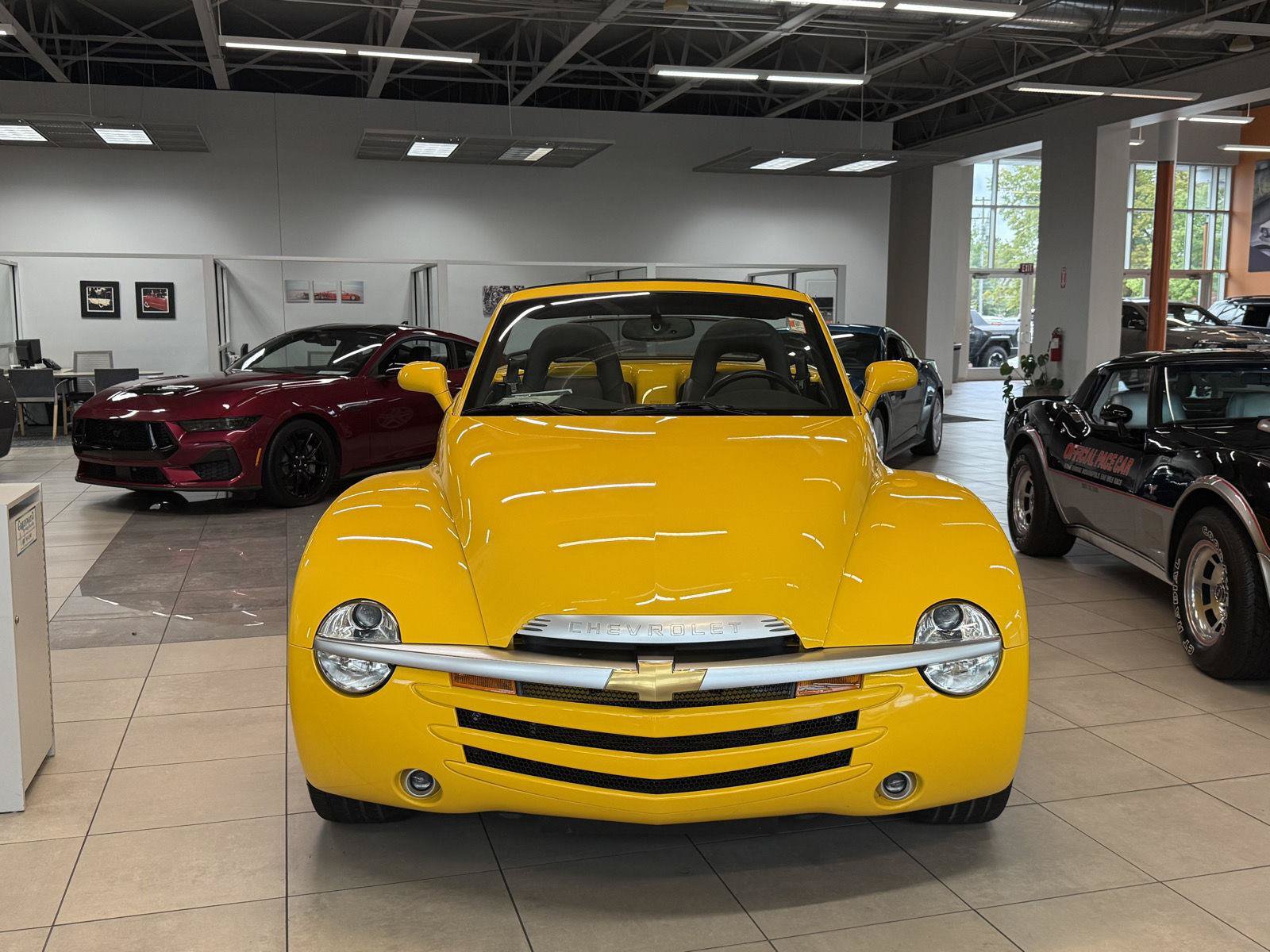 Used 2004 Chevrolet SSR w/ Preferred Equipment Group RWD image 2