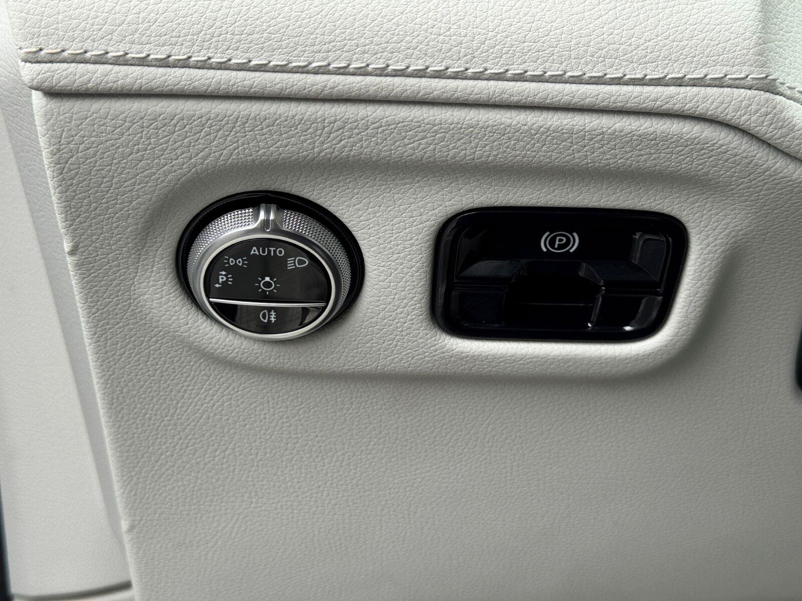 Used 2023 Mercedes-Benz EQE 500 4MATIC SUV image 18