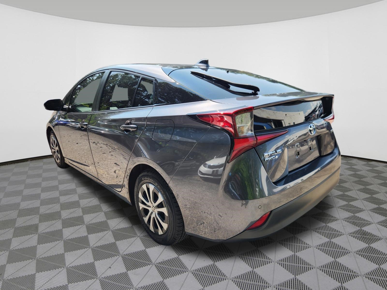 Used 2022 Toyota Prius LE AWD/4WD image 3