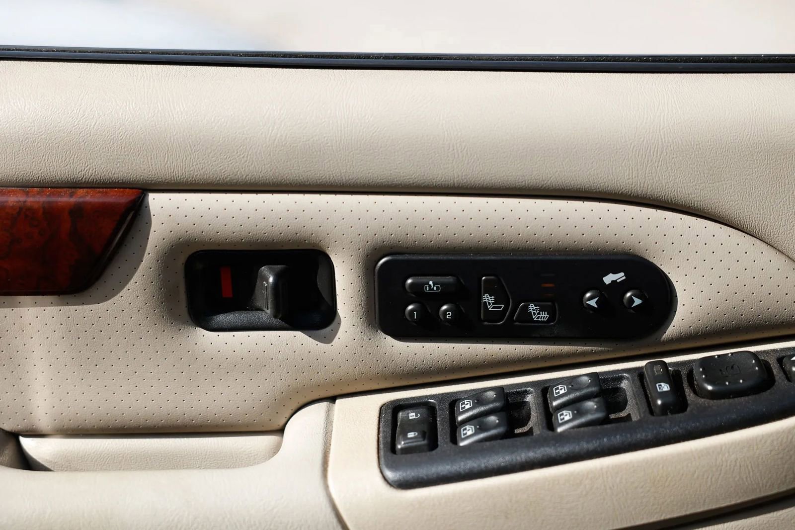 Used 2005 Cadillac Escalade EXT image 40