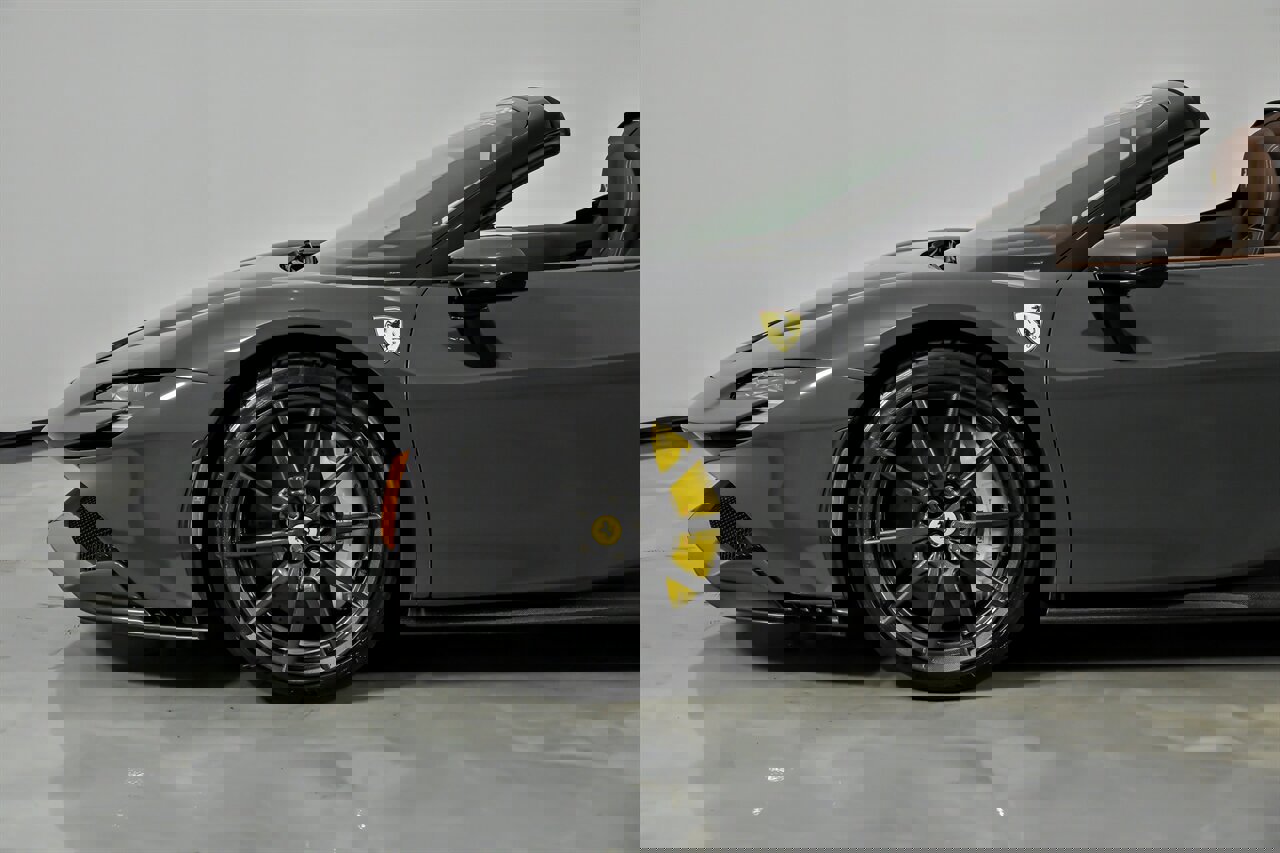 Used 2024 Ferrari SF90 Spider image 6