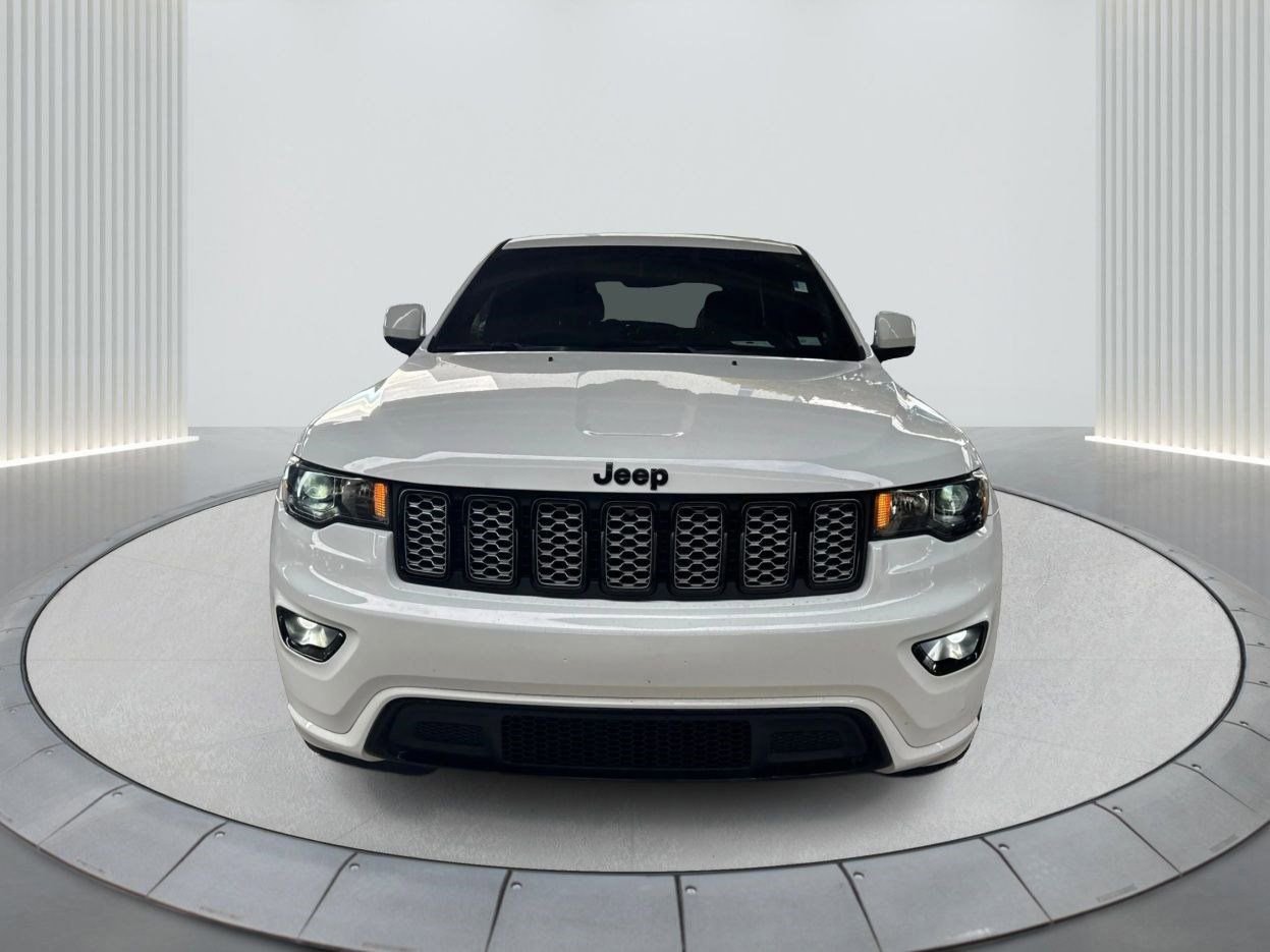 Used 2021 Jeep Grand Cherokee Laredo X image 2