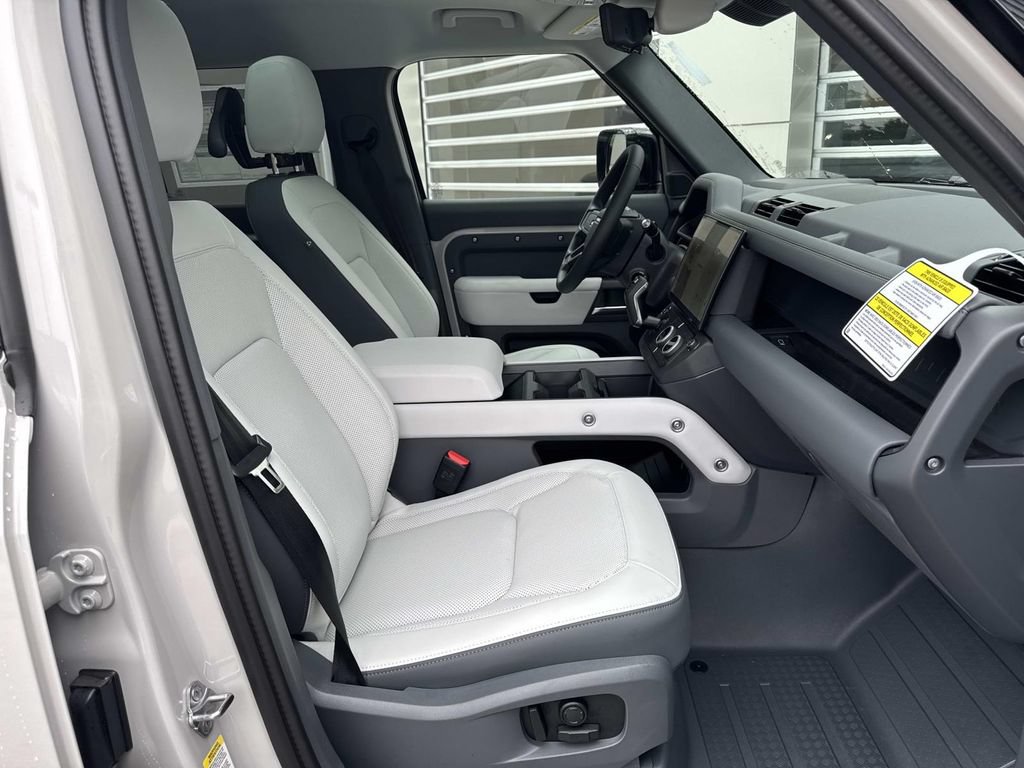 New 2026 Land Rover Defender 110 X-Dynamic SE AWD/4WD image 9