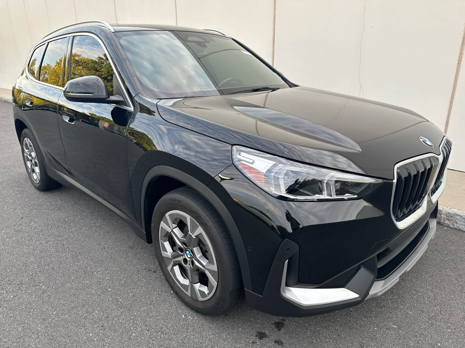 Used 2023 BMW X1 xDrive28i w/ Convenience Package AWD/4WD image 3