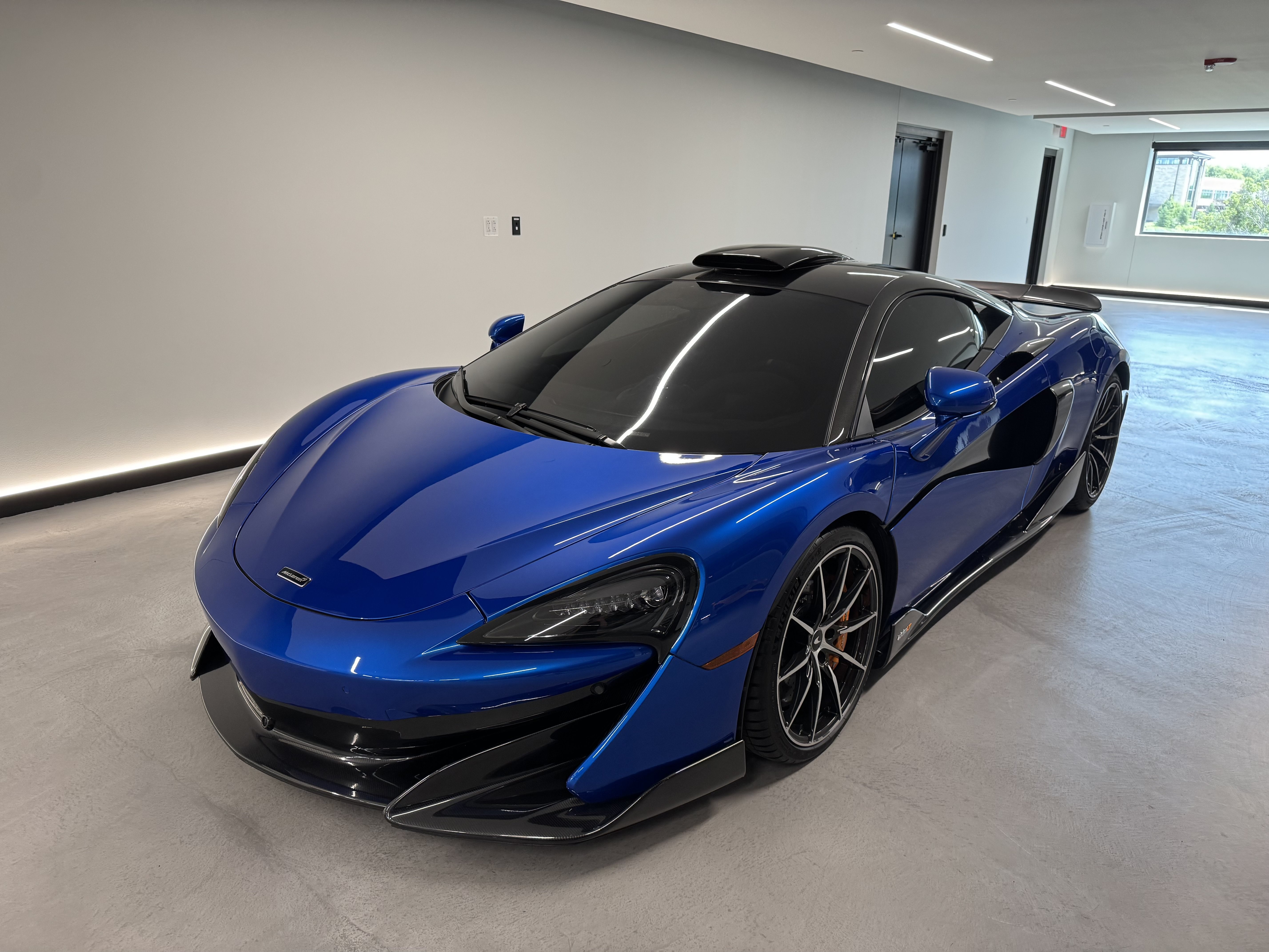 Used 2019 McLaren 600LT RWD image 1