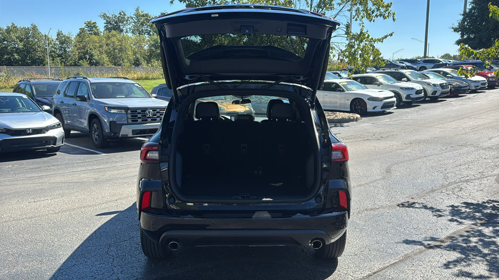 Used 2024 Ford Escape ST-Line w/ Tech Pack #1 AWD/4WD image 9