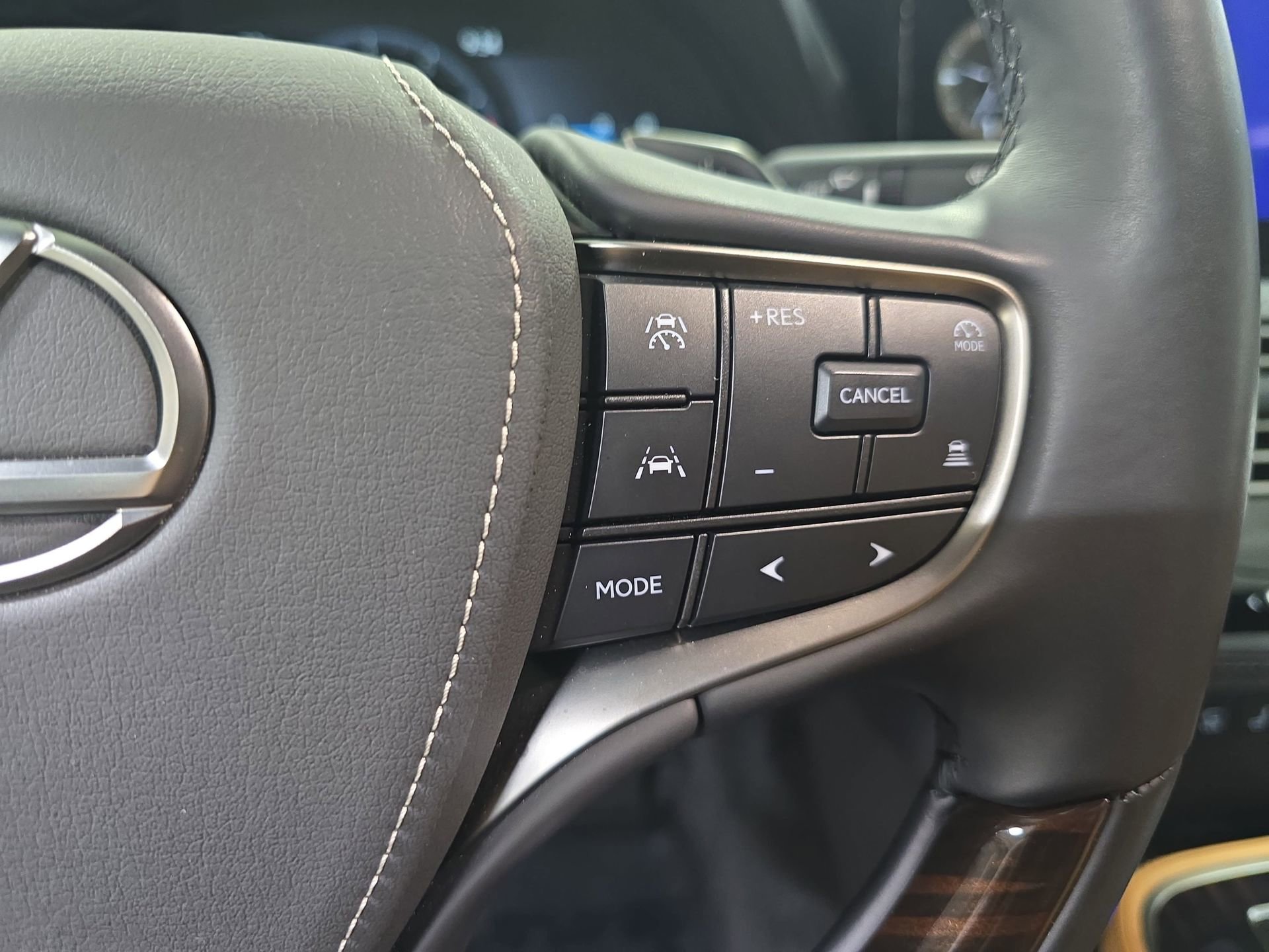 Used 2024 Lexus LS 500 w/ Interior Upgrade Package RWD image 18