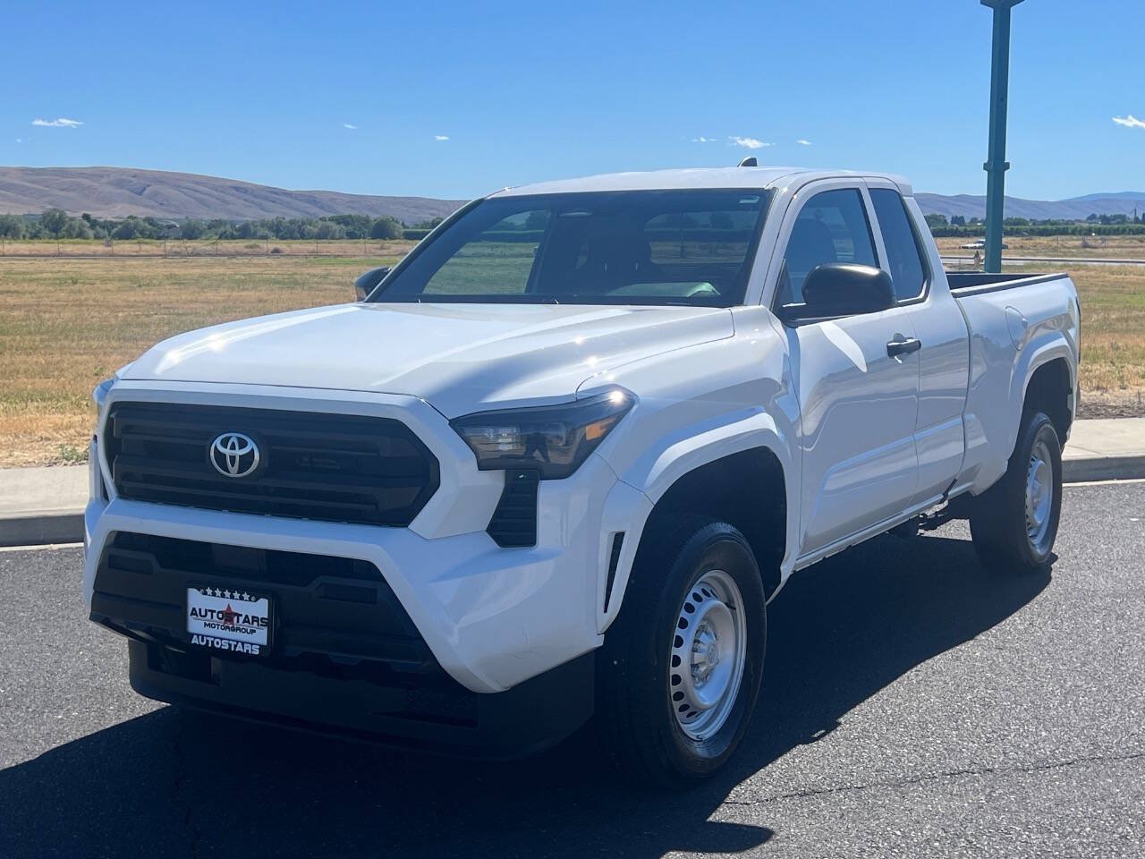 Used 2025 Toyota Tacoma SR w/ Towing Package RWD image 1