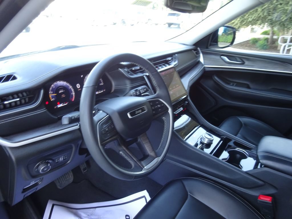 Used 2023 Jeep Grand Cherokee L Limited AWD/4WD image 12