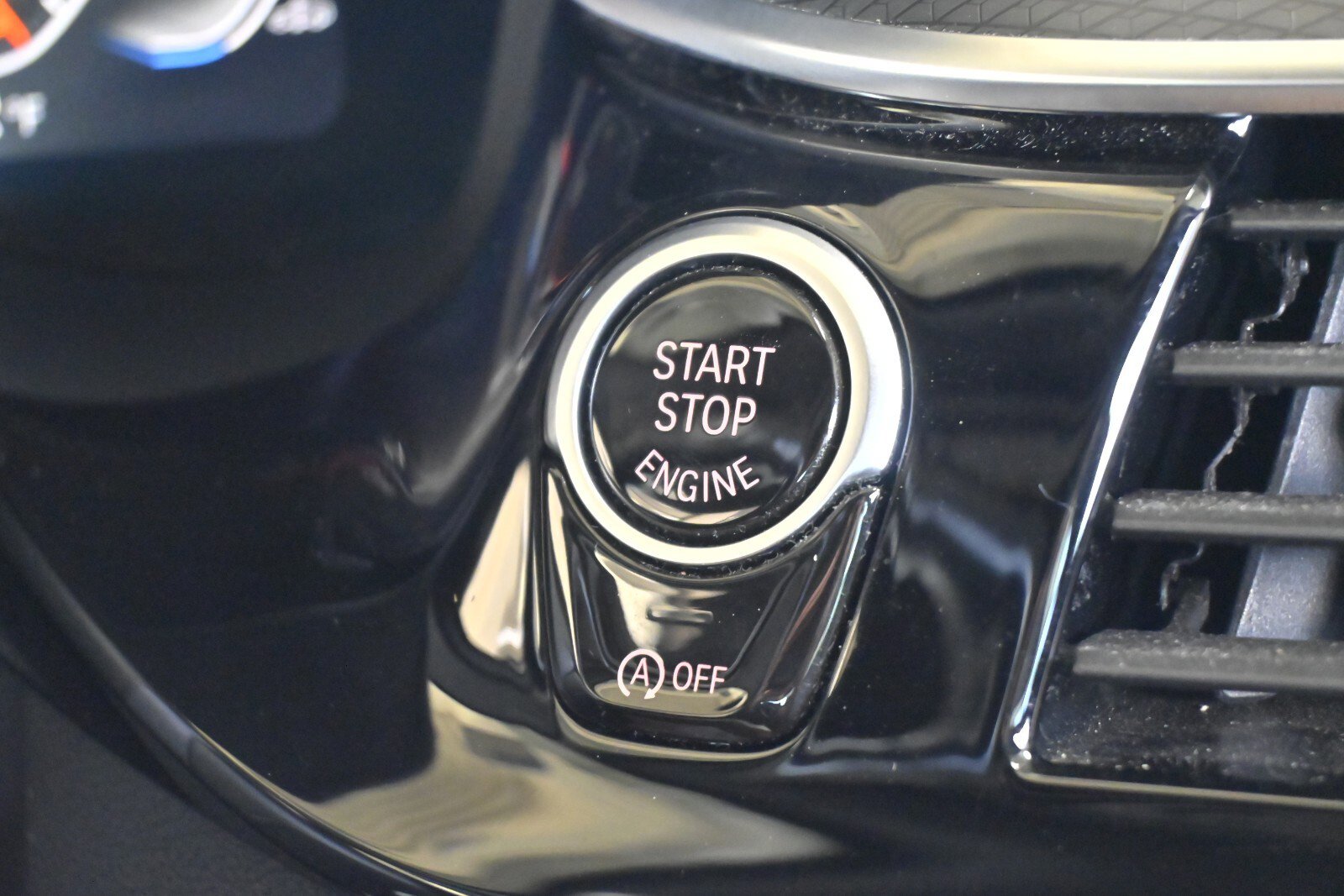 Used 2023 BMW M550i xDrive w/ Executive Package image 22