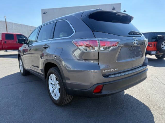 Used 2016 Toyota Highlander LE FWD image 5