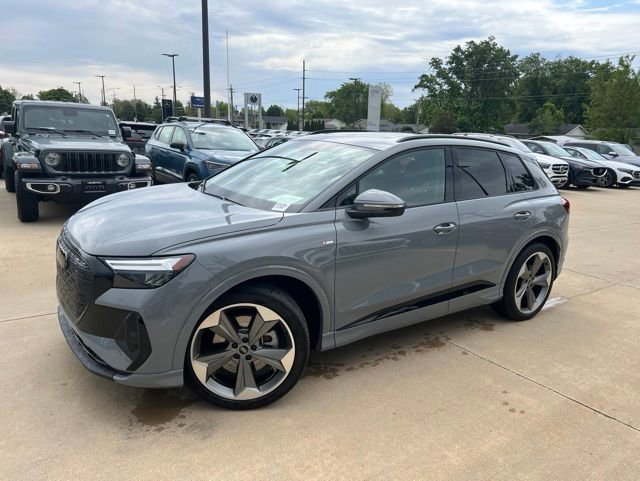 Used 2025 Audi Q4 e-tron Premium Plus AWD/4WD image 3