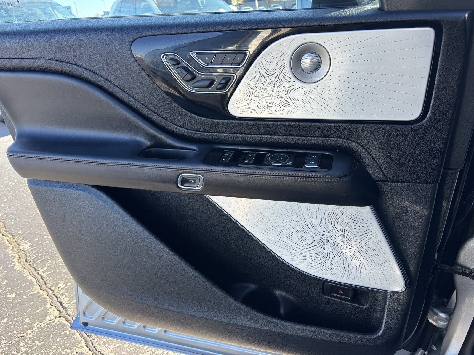 Used 2024 Lincoln Aviator Reserve w/ Equipment Group 201A image 16