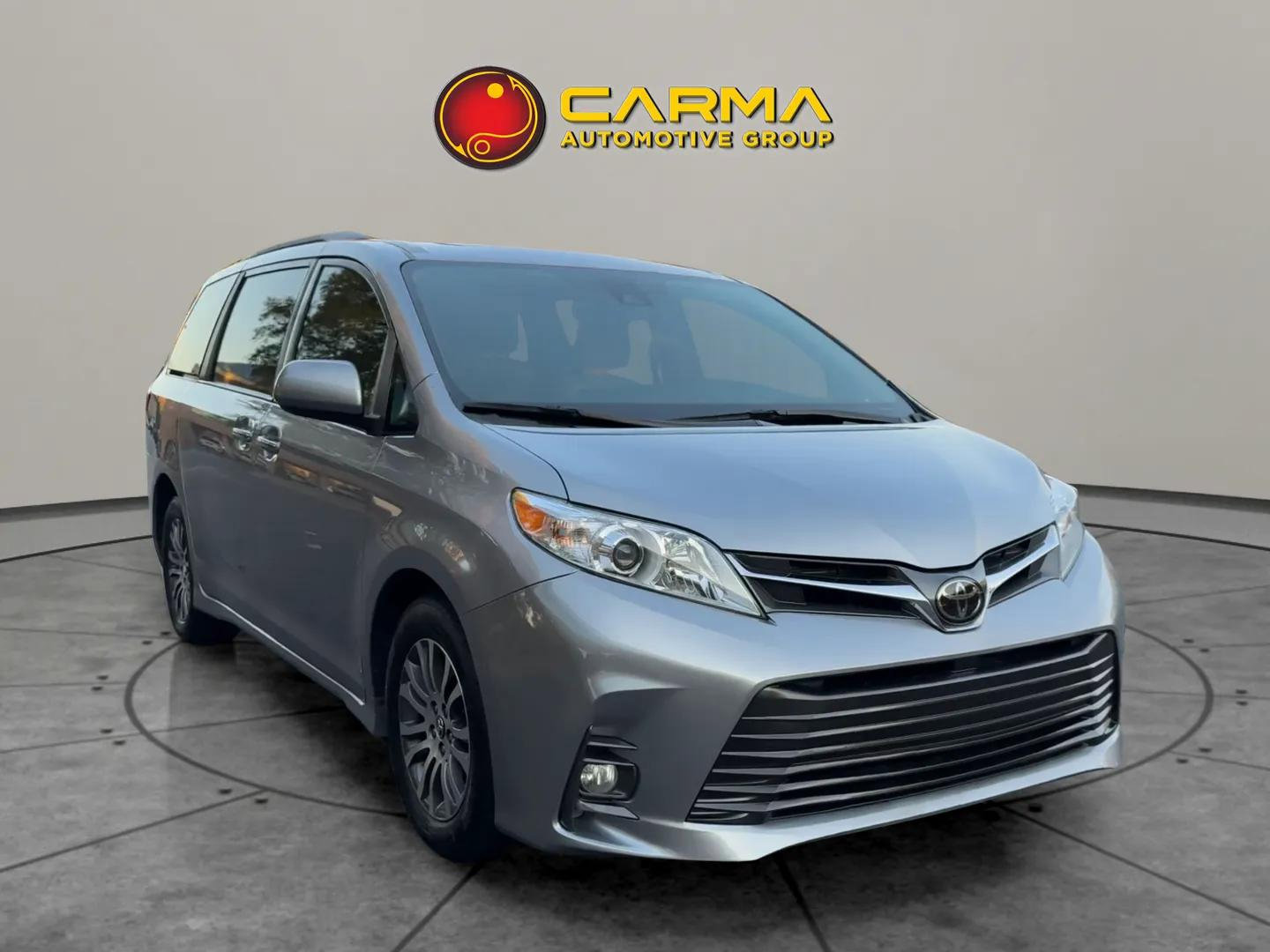 Used 2018 Toyota Sienna XLE image 11