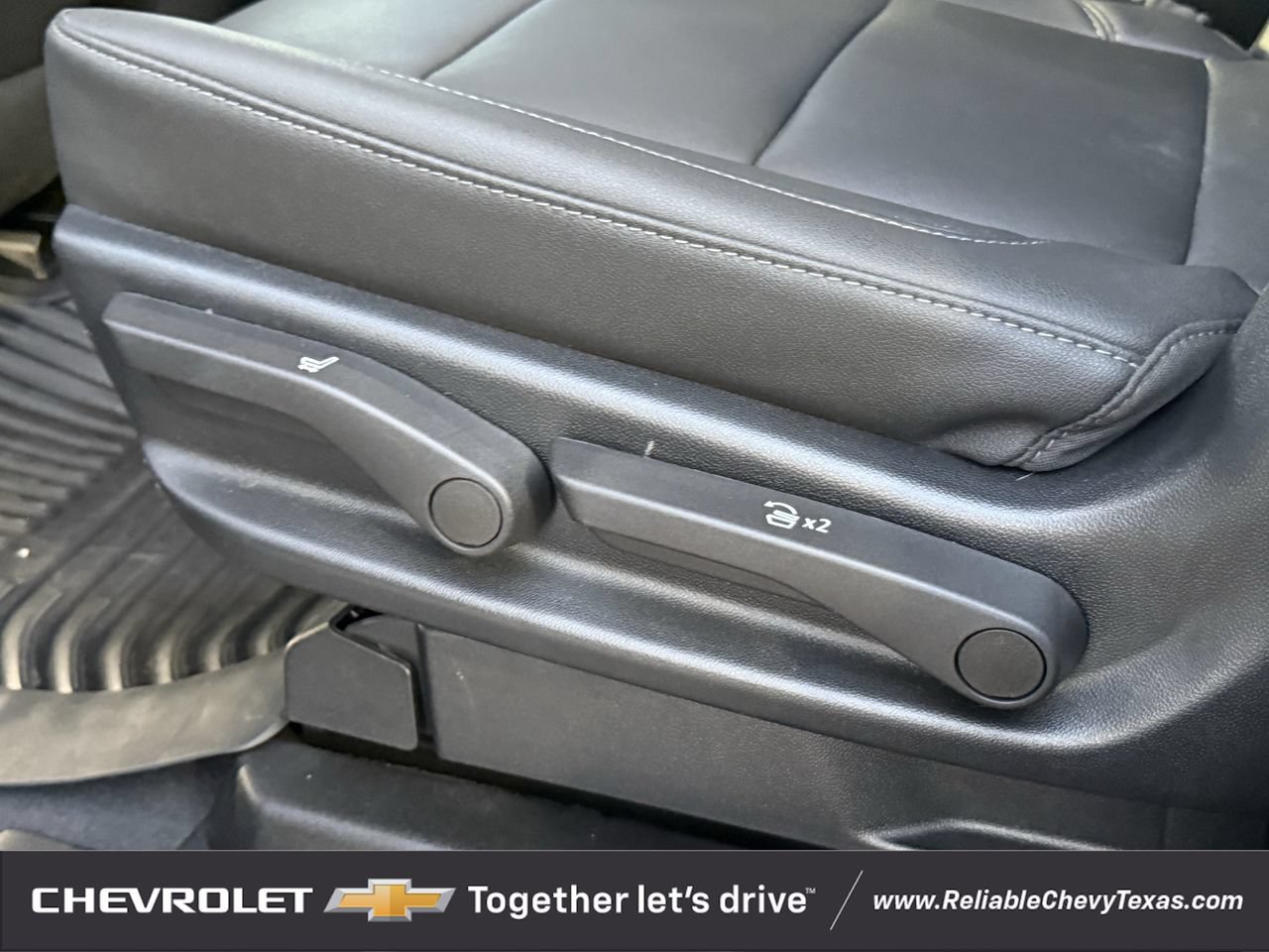 Used 2023 Chevrolet Tahoe Z71 w/ Luxury Package AWD/4WD image 35