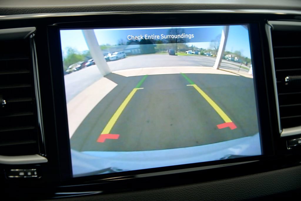 Used 2023 Chrysler Pacifica Touring-L FWD image 20