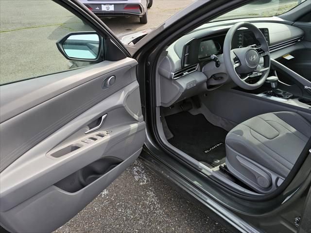 New 2026 Hyundai Elantra SE FWD image 17