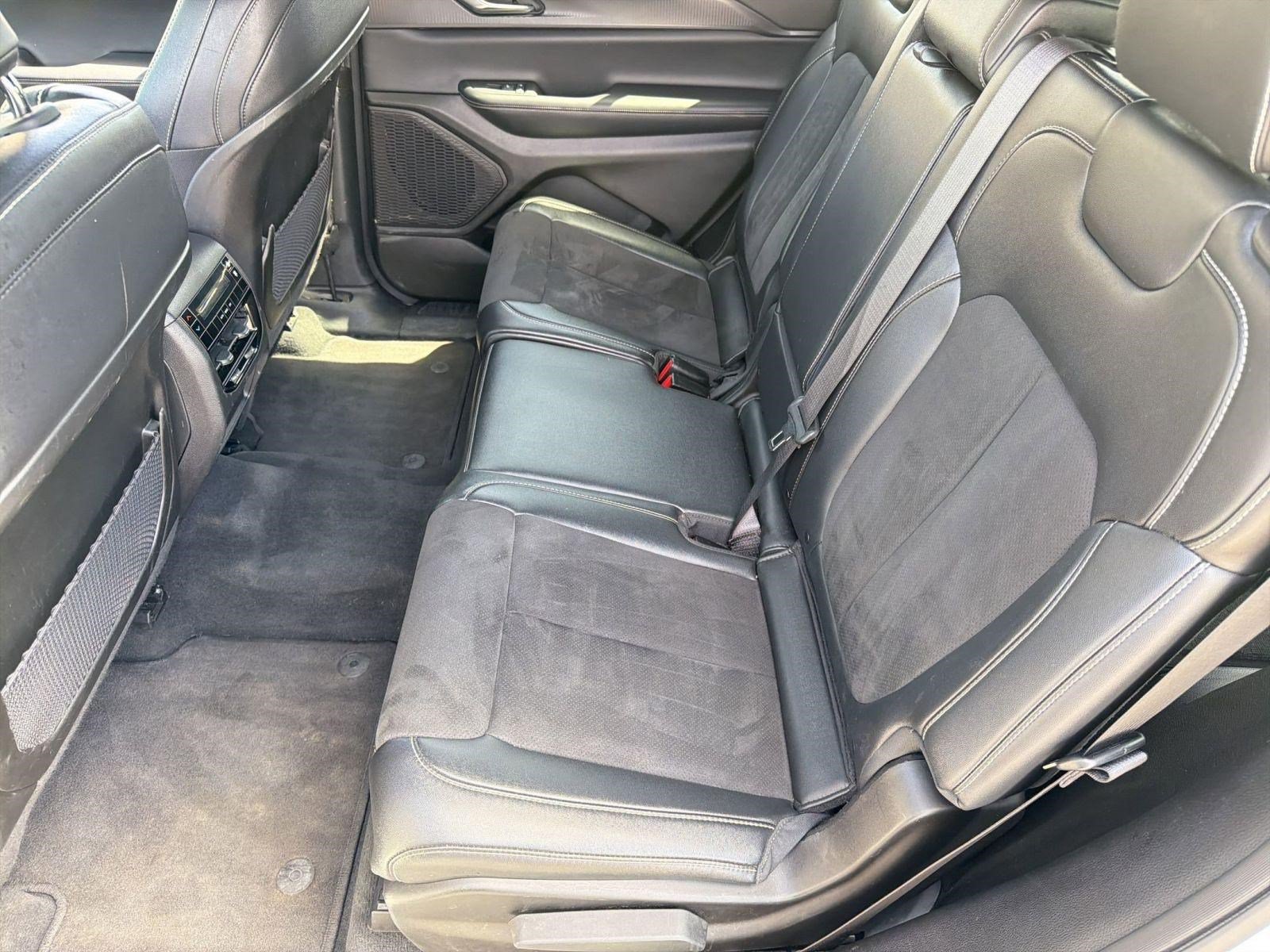 Used 2024 Jeep Grand Cherokee L Laredo AWD/4WD image 15