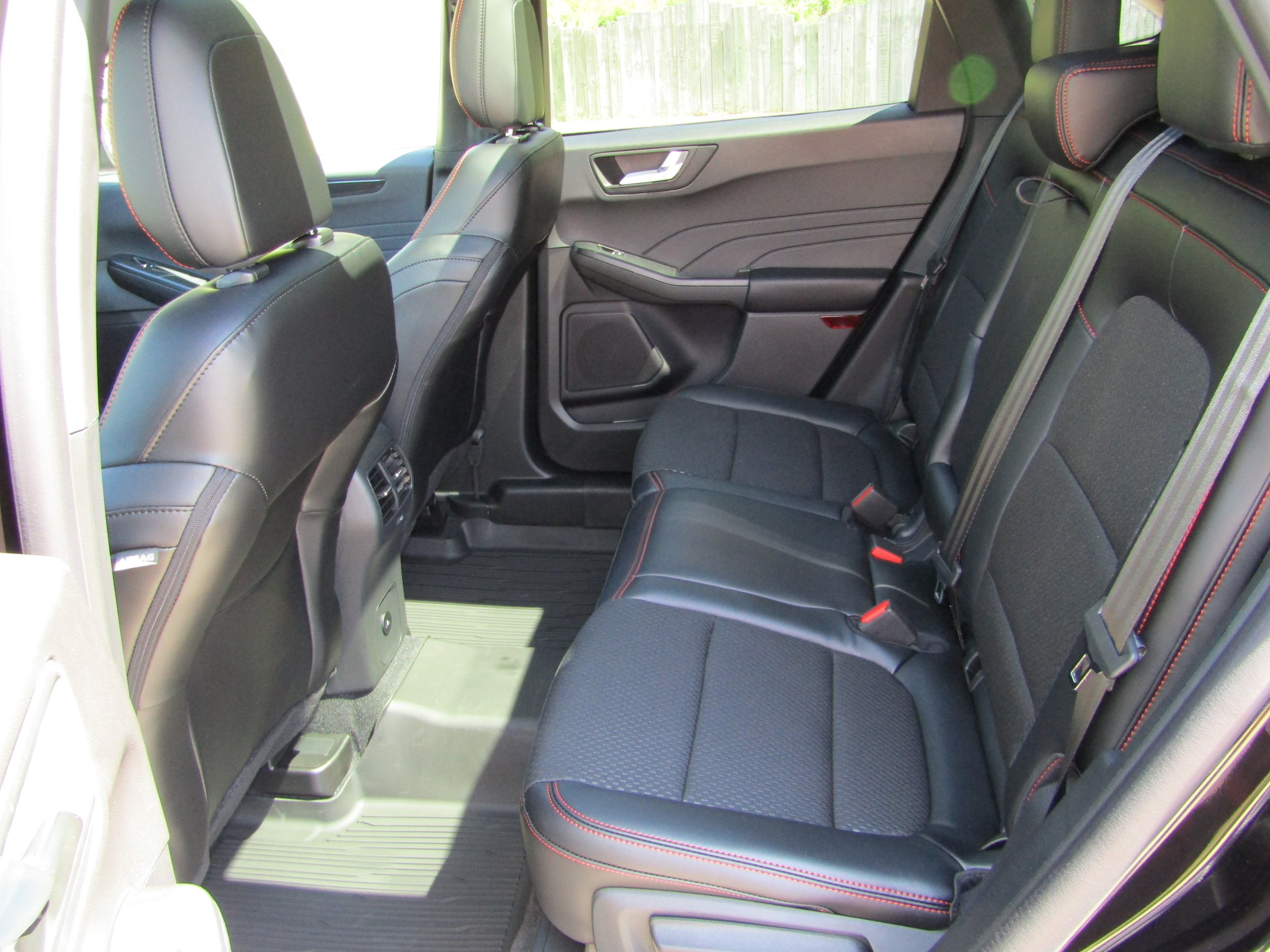 New 2026 Ford Escape ST-Line w/ Cold Weather Package AWD/4WD image 15