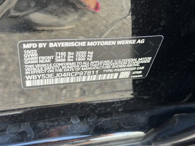 Certified 2024 BMW i7 xDrive60 w/ Premium Package image 30