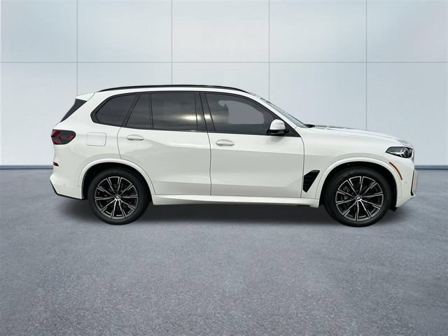 Certified 2024 BMW X5 xDrive40i w/ M Sport Package AWD/4WD image 5