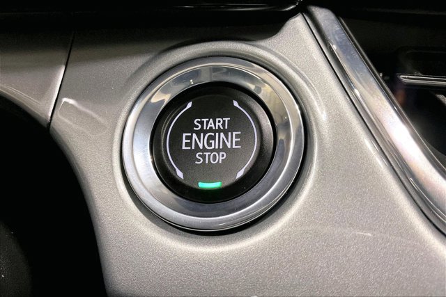 Used 2025 Chevrolet Trax LT w/ LT Convenience Package FWD image 36