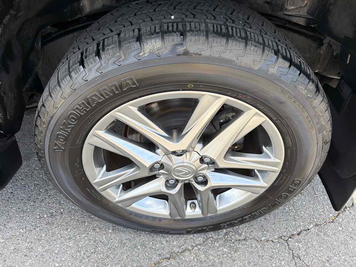 Used 2013 Lexus LX 570 4WD w/ Luxury Pkg image 22