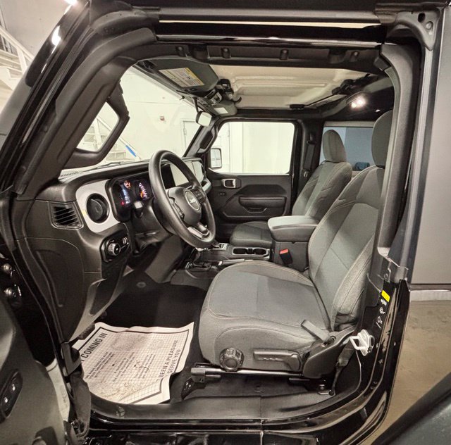 Used 2025 Jeep Wrangler Sport AWD/4WD image 21