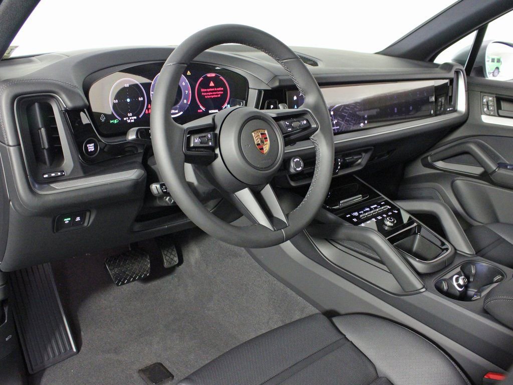 Certified 2025 Porsche Cayenne image 4