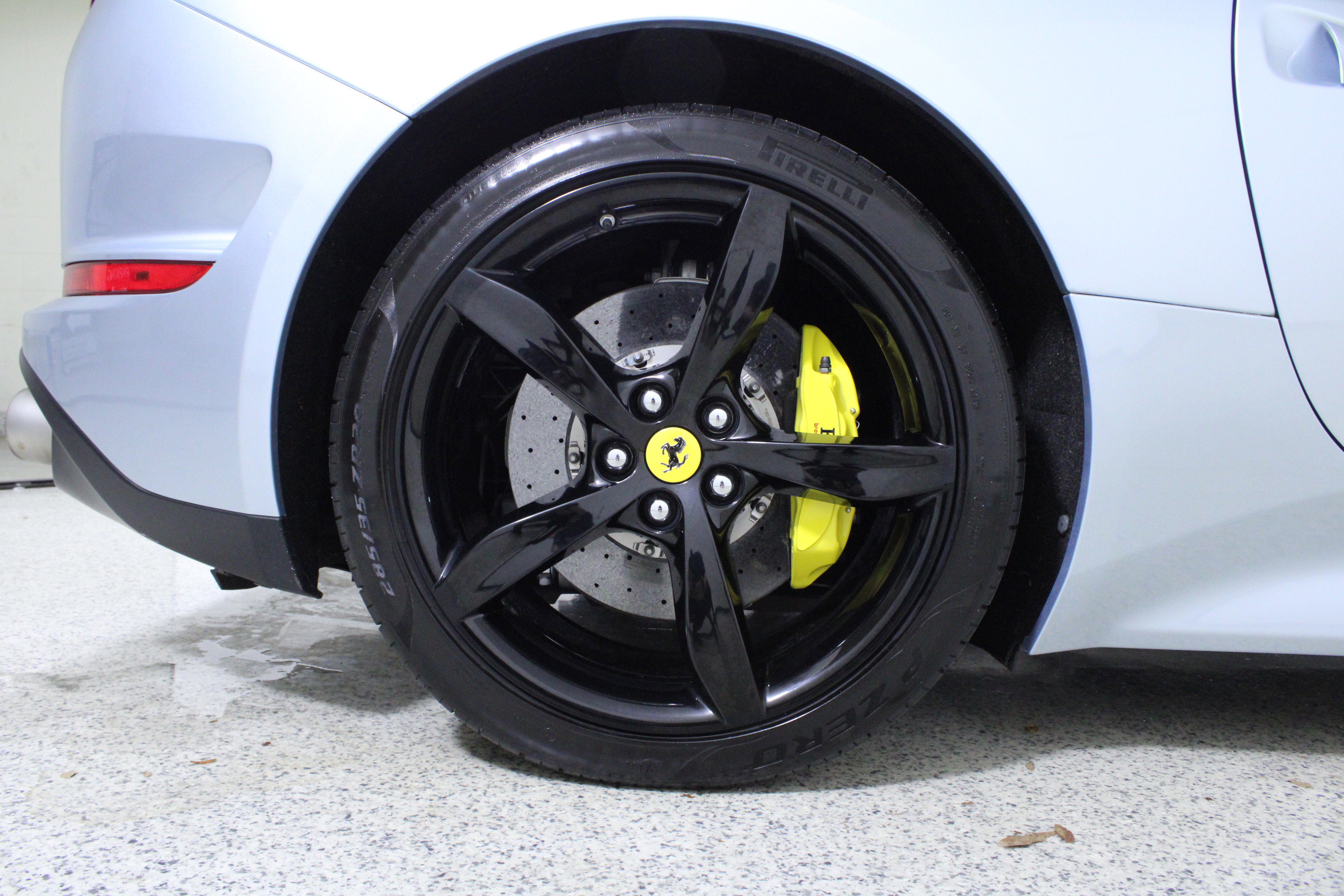 Used 2015 Ferrari California T image 8