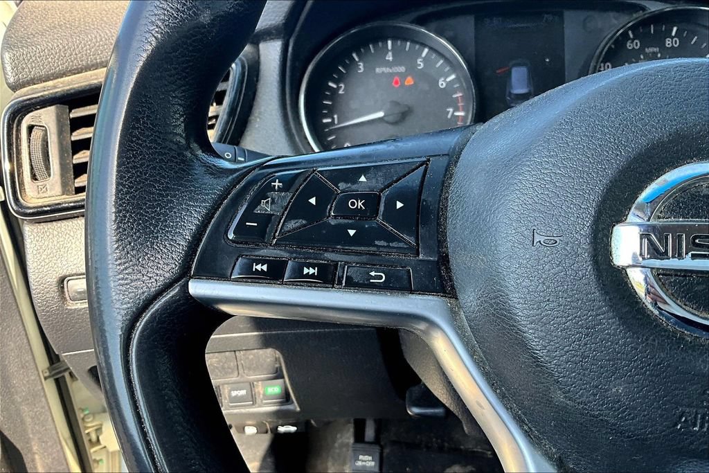 Used 2017 Nissan Rogue S AWD/4WD image 10