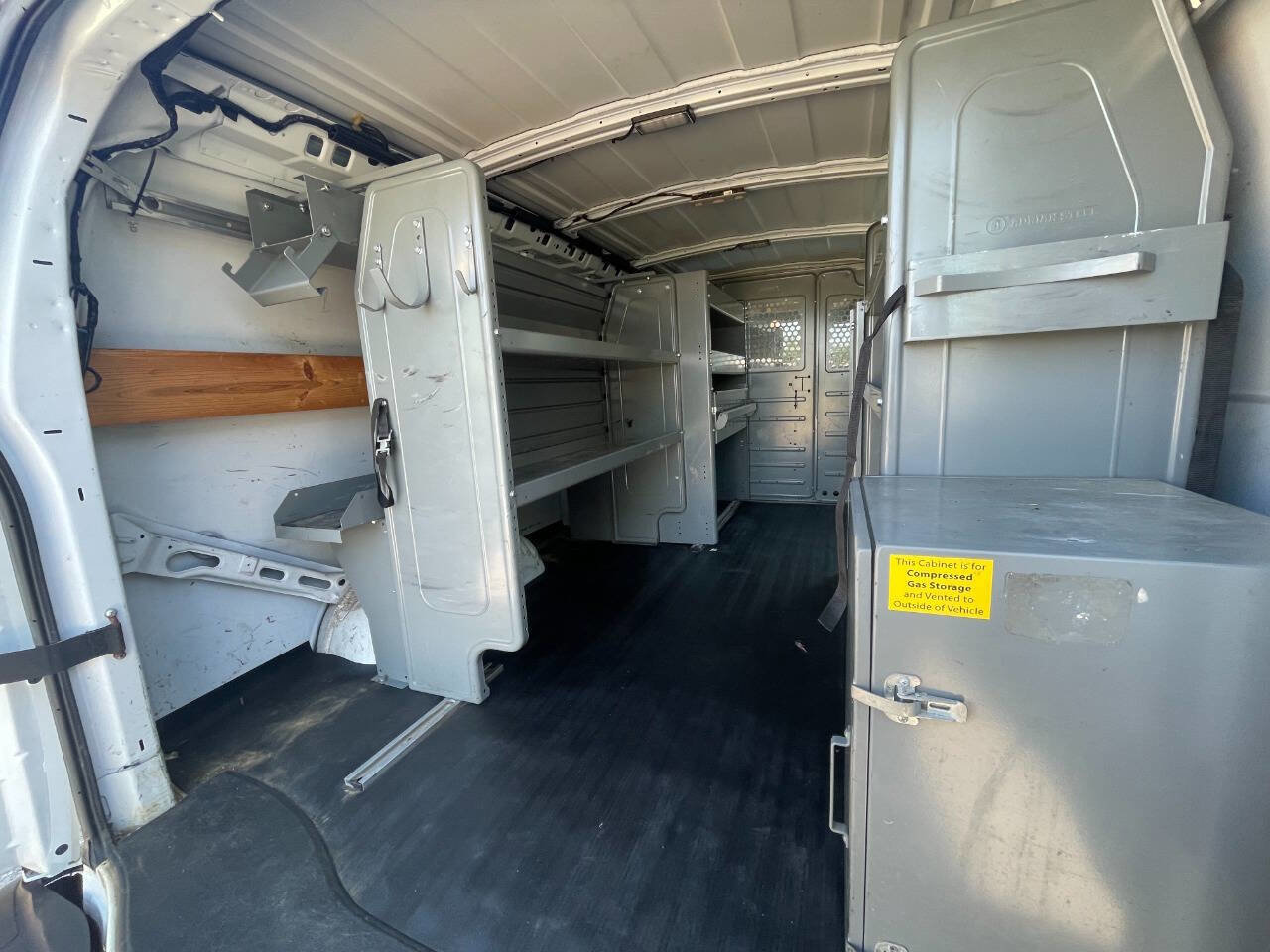 Used 2015 Chevrolet Express 2500 image 18