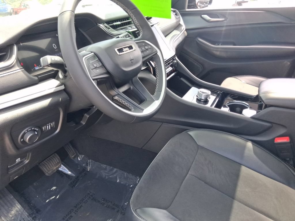 Certified 2023 Jeep Grand Cherokee Altitude AWD/4WD image 16