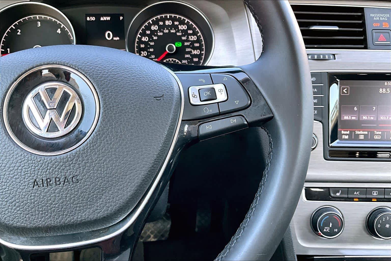 Used 2015 Volkswagen Golf TDI SE w/ Lighting Package FWD image 25