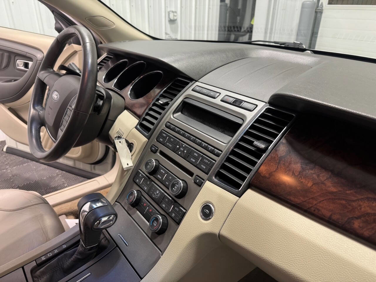 Used 2012 Ford Taurus SEL image 16