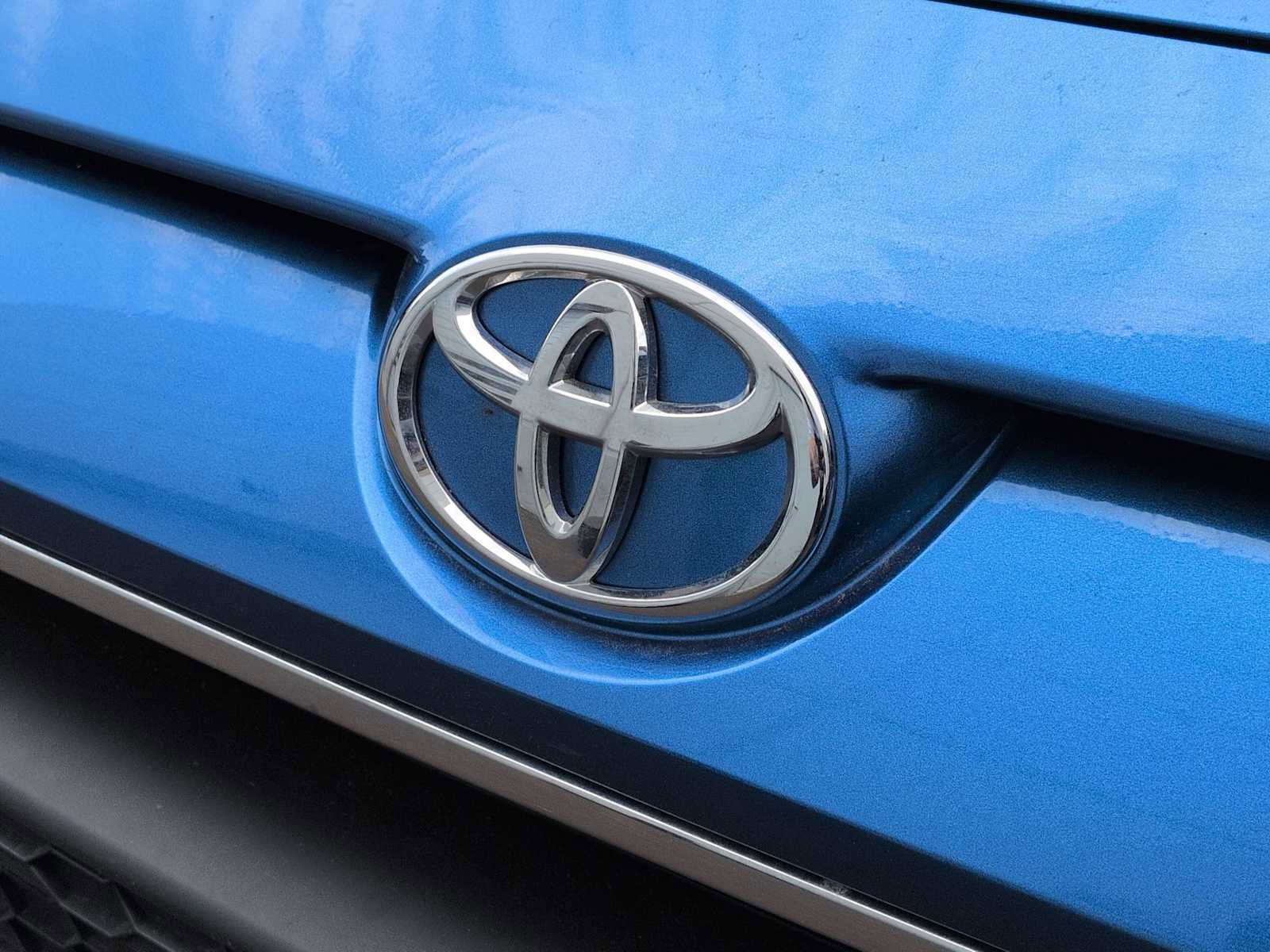 Used 2019 Toyota Yaris LE image 12