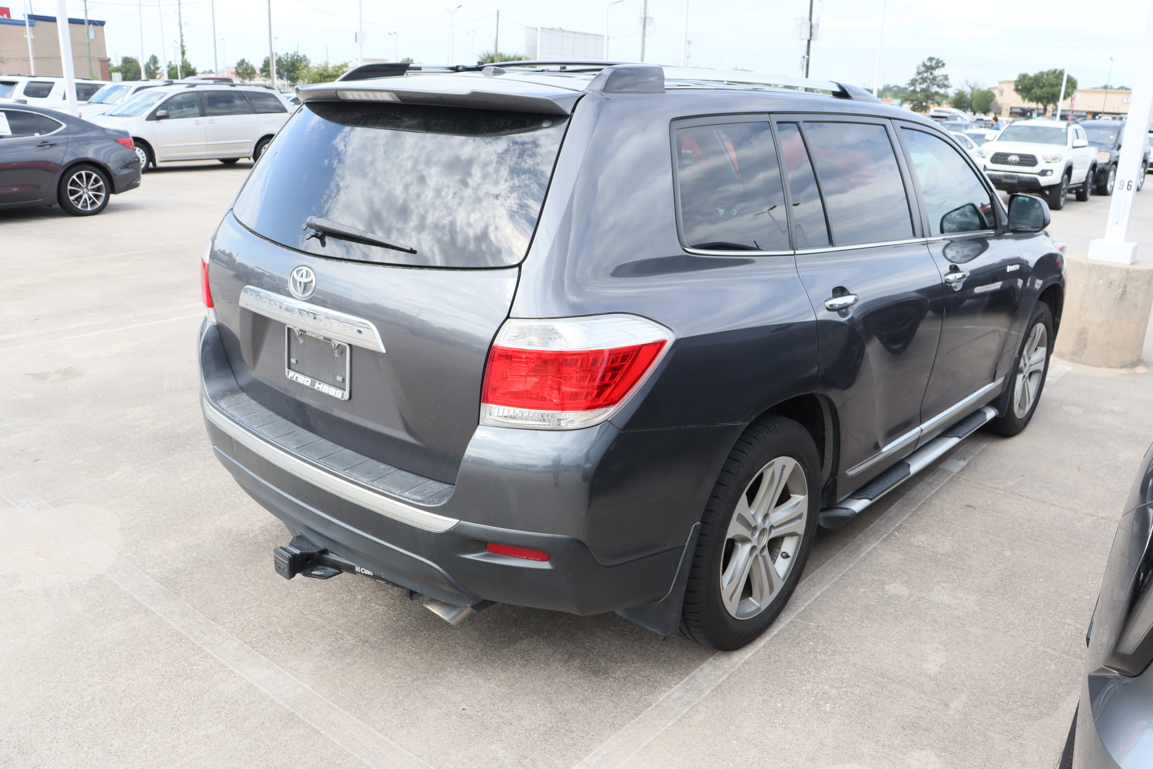 Used 2012 Toyota Highlander Limited w/ Tow Pkg image 9