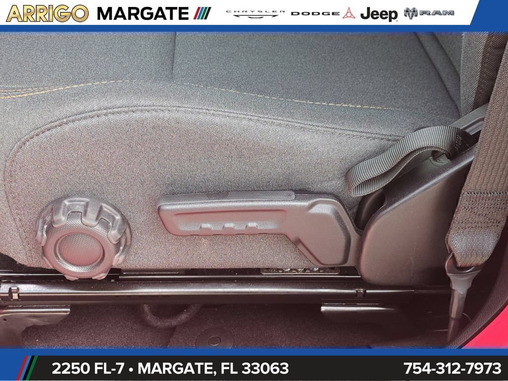 Used 2025 Jeep Wrangler Unlimited Sahara AWD/4WD image 20