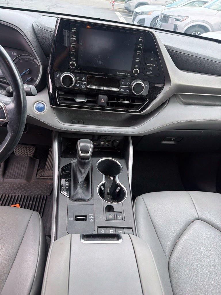 Used 2021 Toyota Highlander XLE AWD/4WD image 15