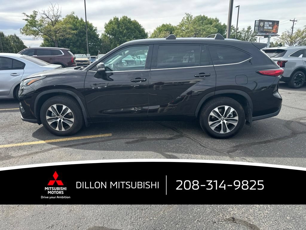 Used 2021 Toyota Highlander XLE AWD/4WD image 4