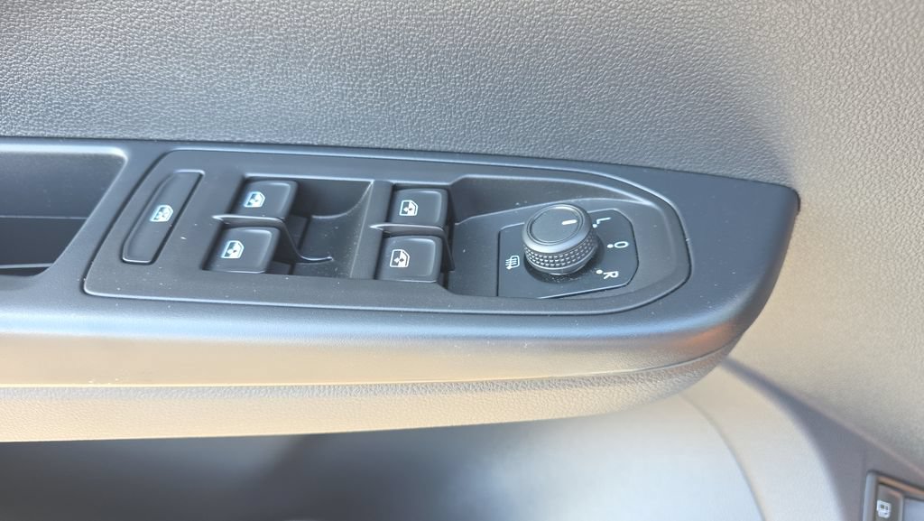 Used 2023 Volkswagen Taos SE FWD image 18